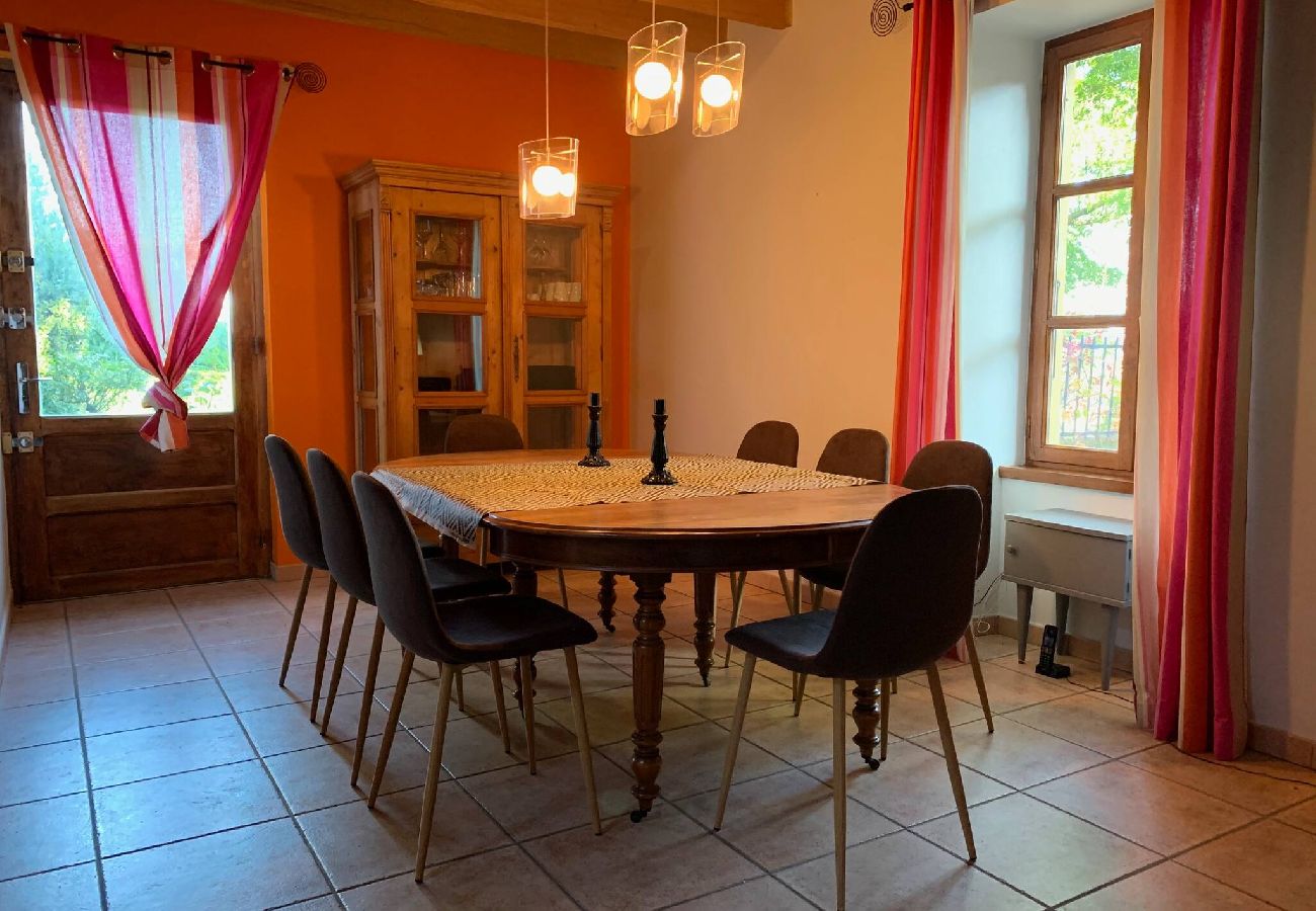Maison à Chantemerle-les-Blés - Maison en galets avec piscine et jacuzzi