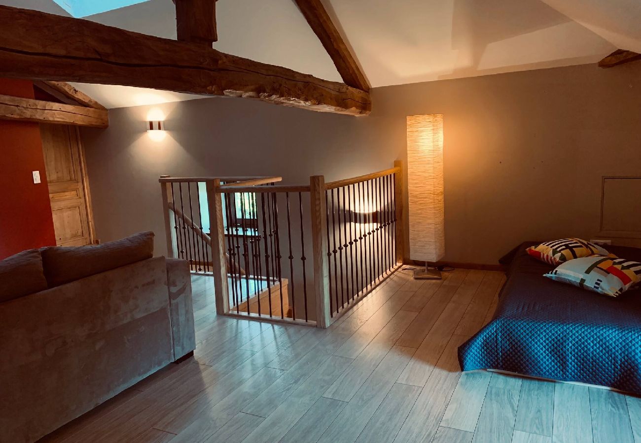 Maison à Chantemerle-les-Blés - Maison en galets avec piscine et jacuzzi