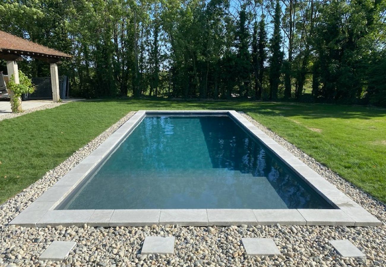 Maison à Chantemerle-les-Blés - Maison en galets avec piscine et jacuzzi