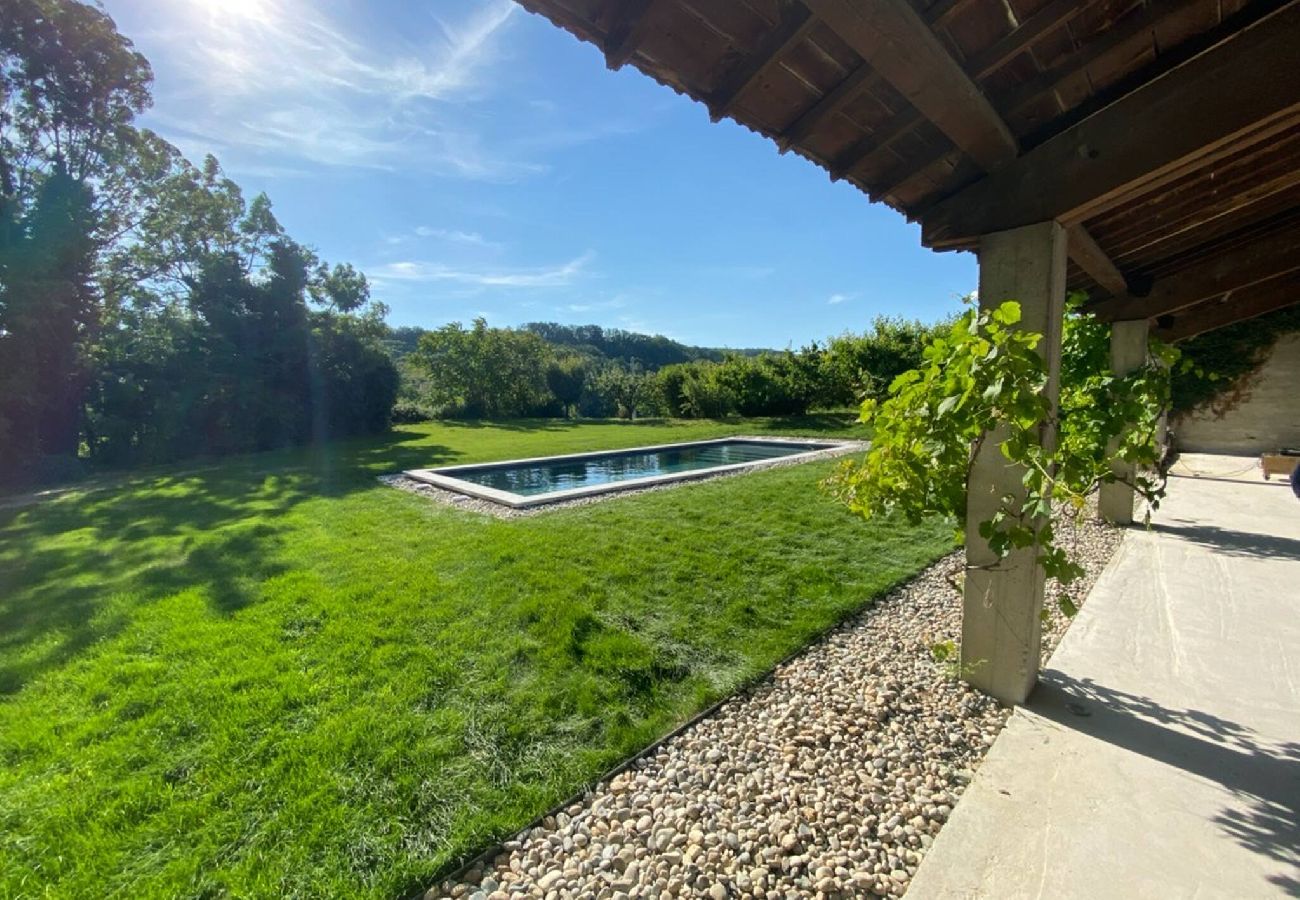 Maison à Chantemerle-les-Blés - Maison en galets avec piscine et jacuzzi