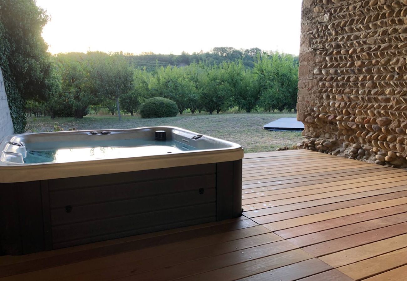 Maison à Chantemerle-les-Blés - Maison en galets avec piscine et jacuzzi