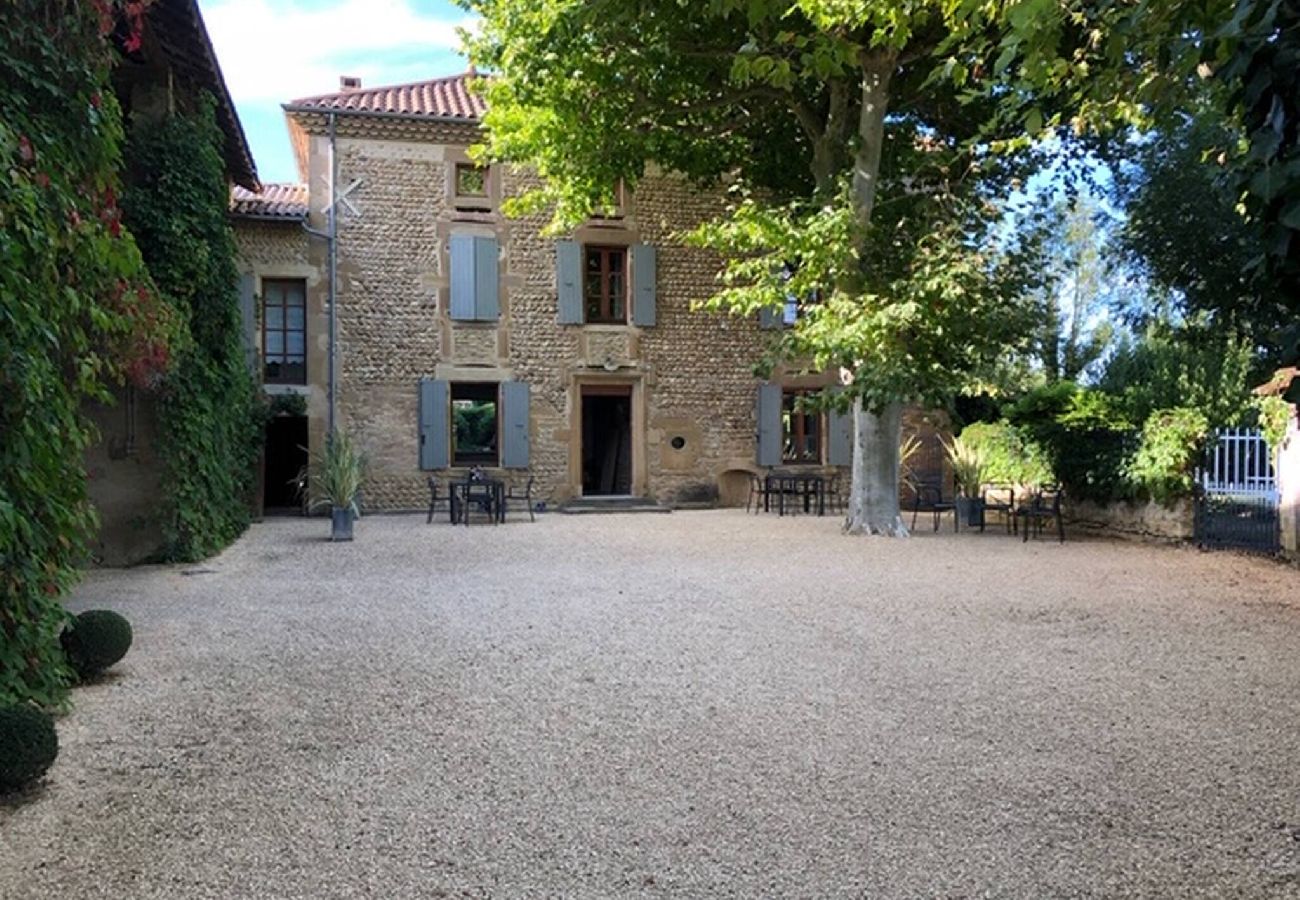 Maison à Chantemerle-les-Blés - Maison en galets avec piscine et jacuzzi