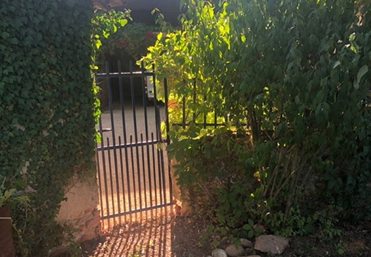Maison à Chantemerle-les-Blés - Maison en galets avec piscine et jacuzzi