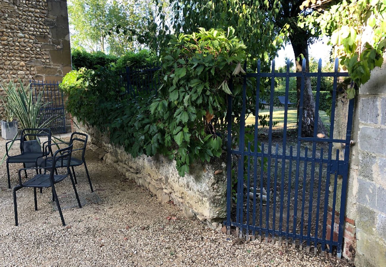 Maison à Chantemerle-les-Blés - Maison en galets avec piscine et jacuzzi