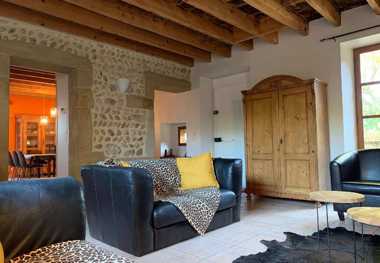 Maison à Chantemerle-les-Blés - Maison en galets avec piscine et jacuzzi