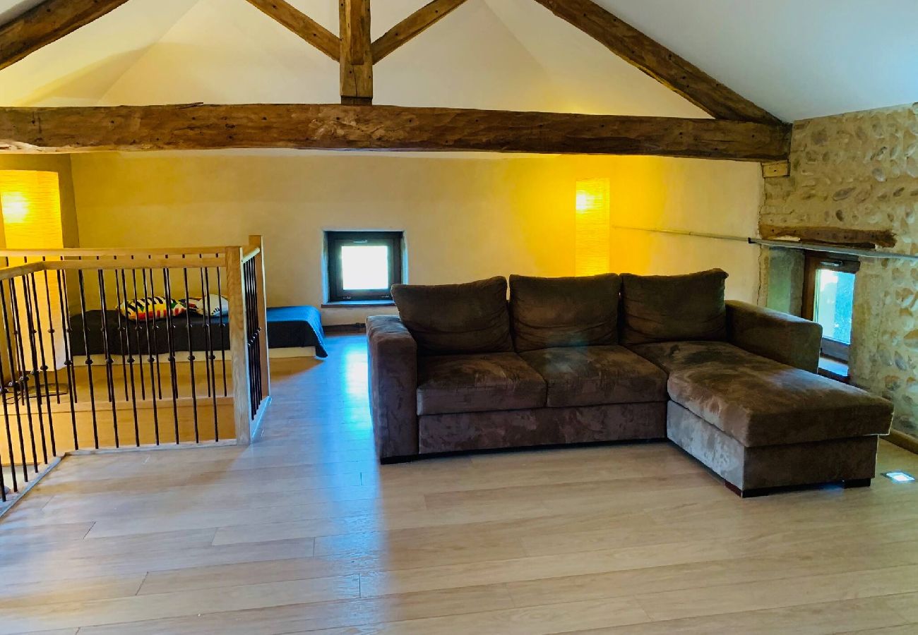 Maison à Chantemerle-les-Blés - Maison en galets avec piscine et jacuzzi