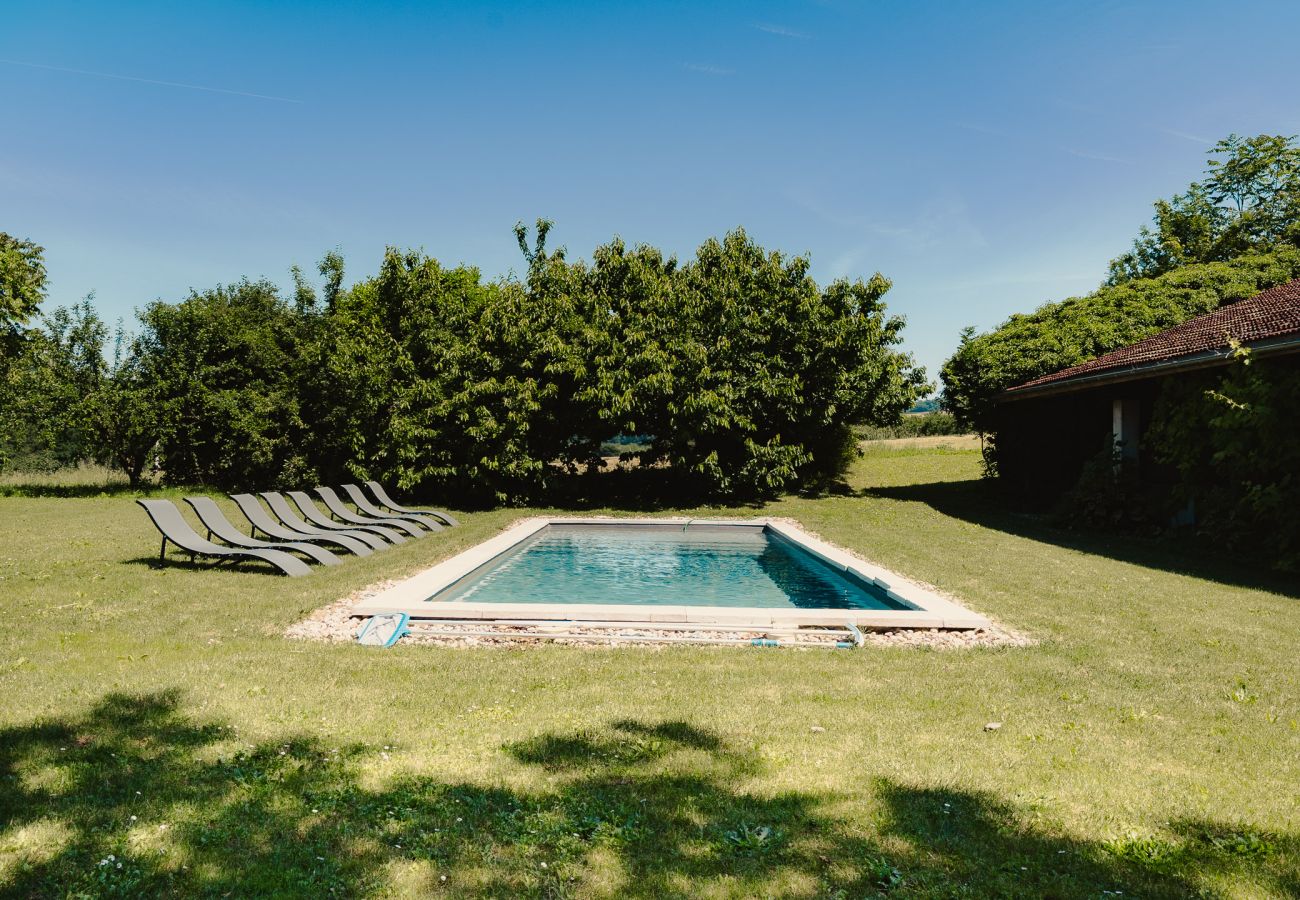 Maison à Chantemerle-les-Blés - Maison en galets avec piscine et jacuzzi