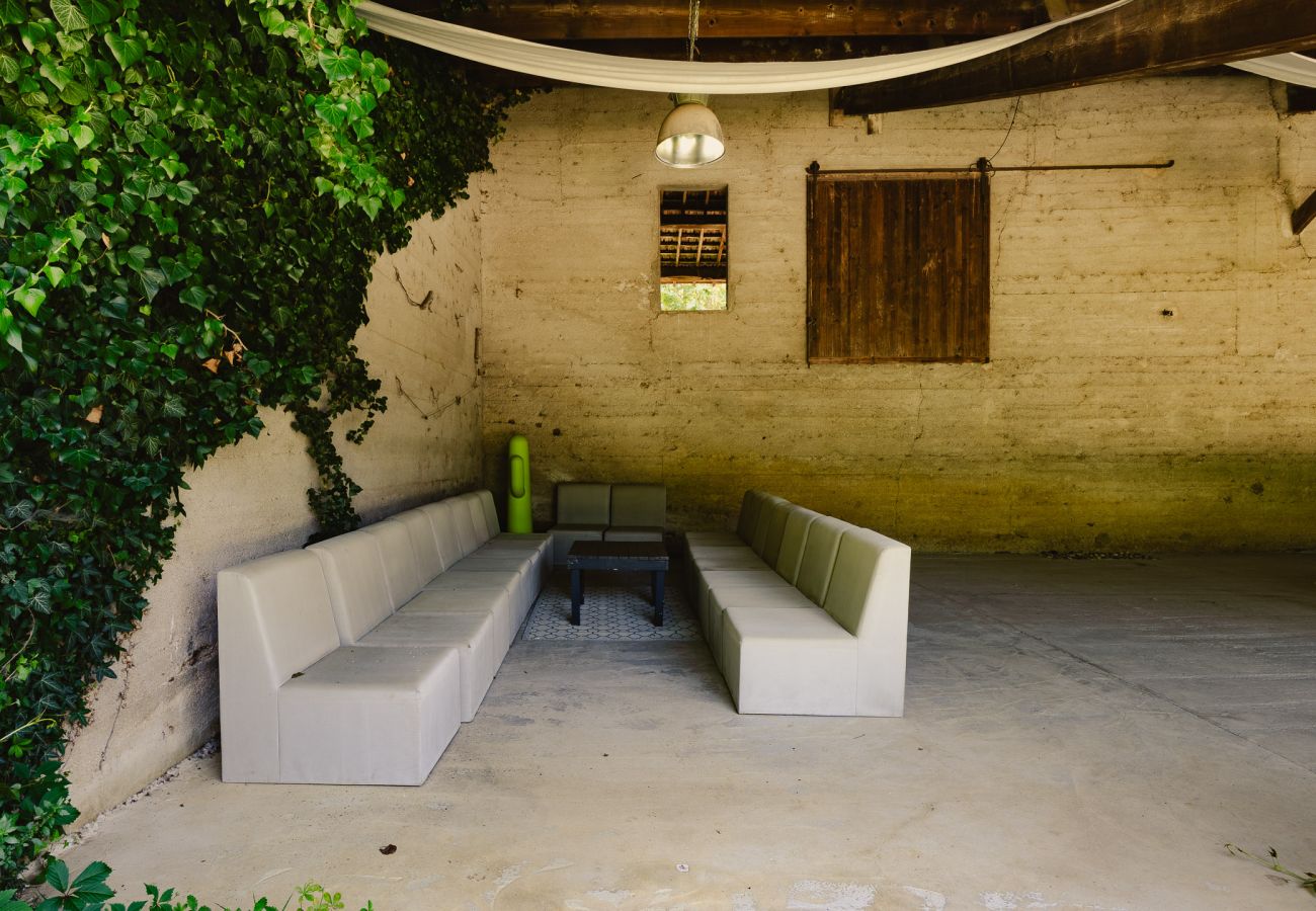 Maison à Chantemerle-les-Blés - Maison en galets avec piscine et jacuzzi