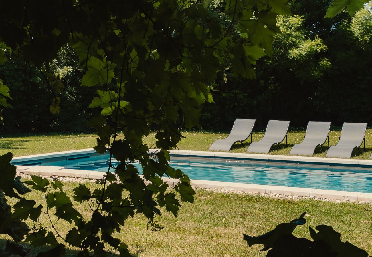 Maison à Chantemerle-les-Blés - Maison en galets avec piscine et jacuzzi