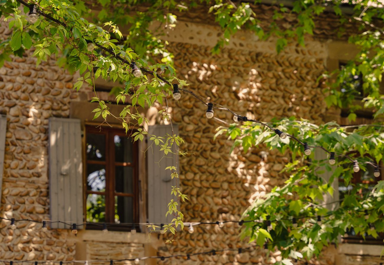 Maison à Chantemerle-les-Blés - Maison en galets avec piscine et jacuzzi