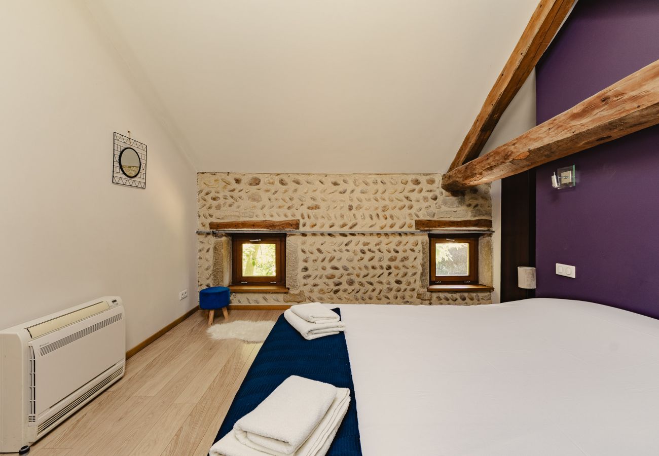 Maison à Chantemerle-les-Blés - Maison en galets avec piscine et jacuzzi