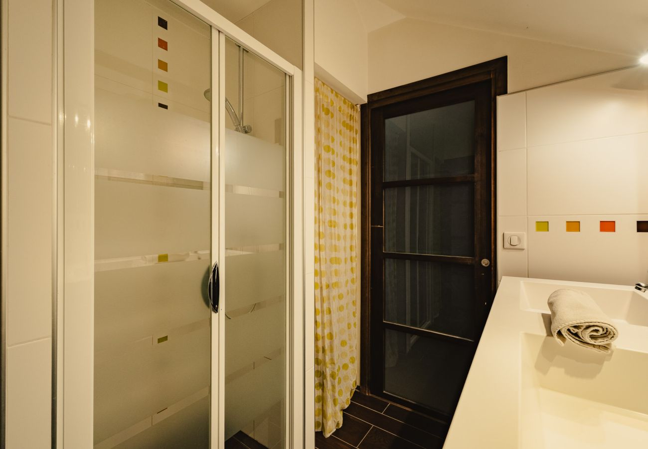 Maison à Chantemerle-les-Blés - Maison en galets avec piscine et jacuzzi