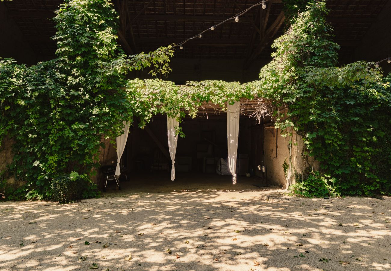 Maison à Chantemerle-les-Blés - Maison en galets avec piscine et jacuzzi