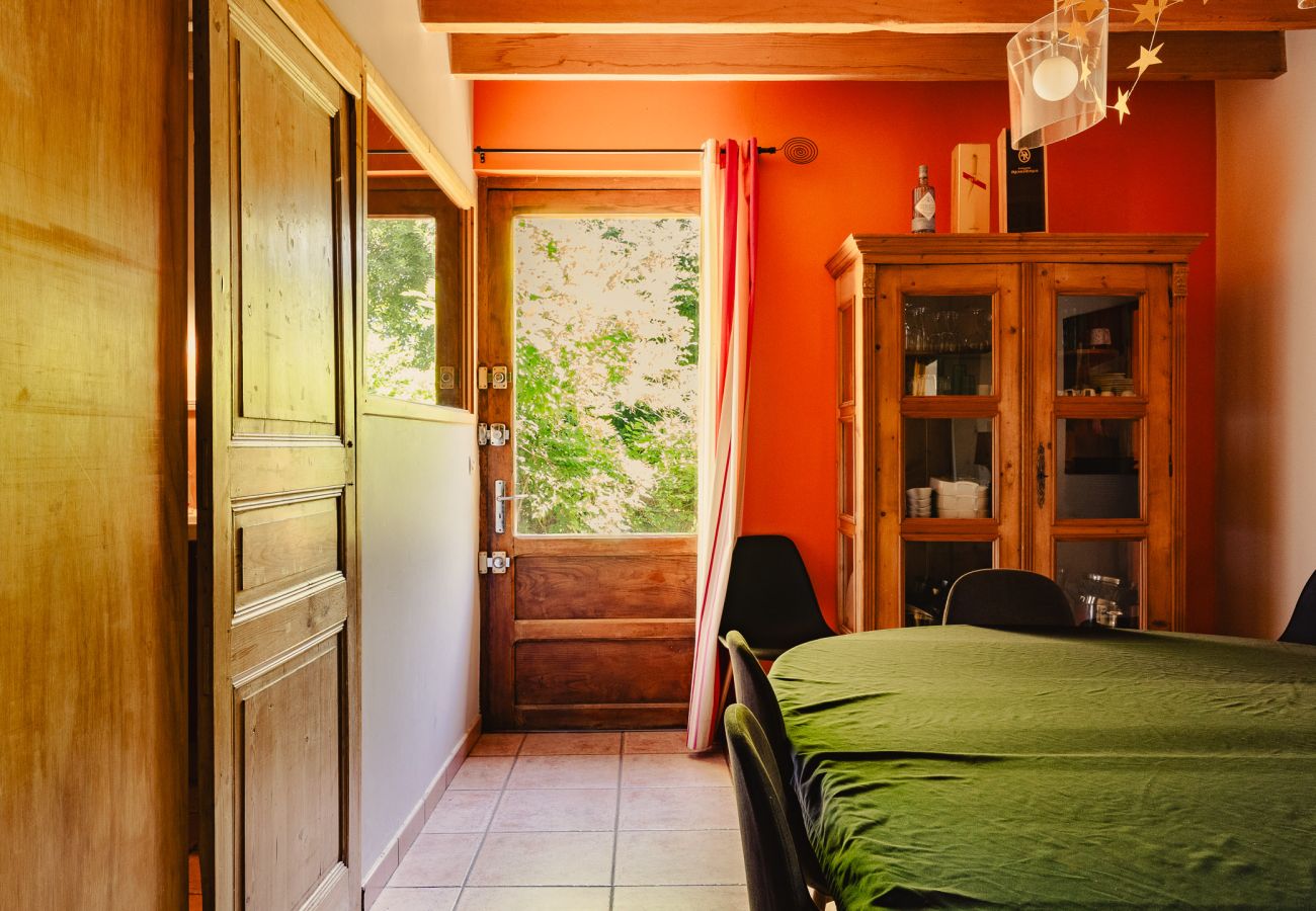 Maison à Chantemerle-les-Blés - Maison en galets avec piscine et jacuzzi