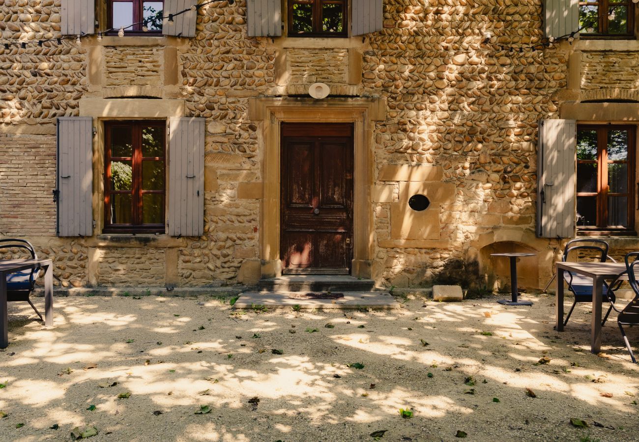 Maison à Chantemerle-les-Blés - Maison en galets avec piscine et jacuzzi