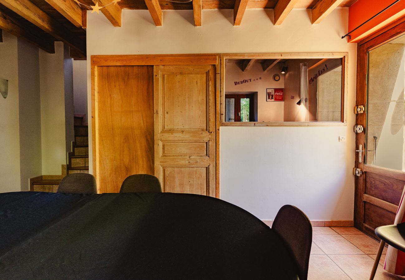 Maison à Chantemerle-les-Blés - Maison en galets avec piscine et jacuzzi