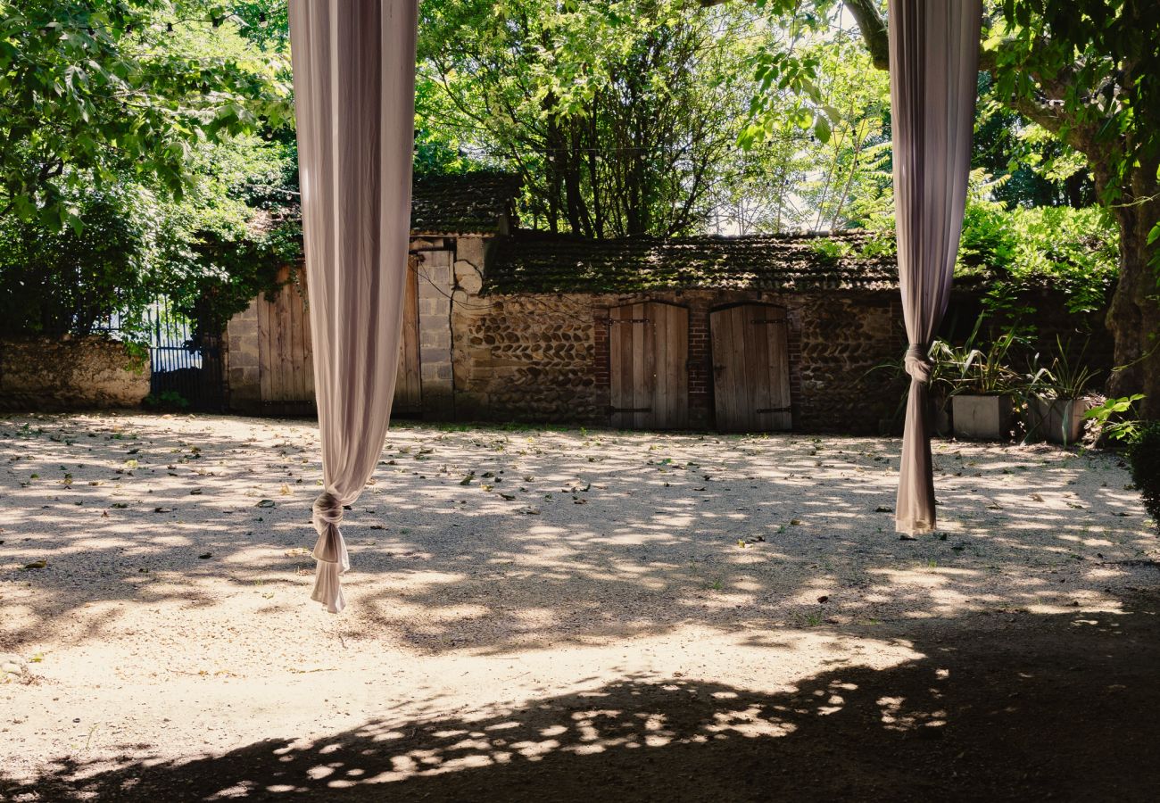 Maison à Chantemerle-les-Blés - Maison en galets avec piscine et jacuzzi