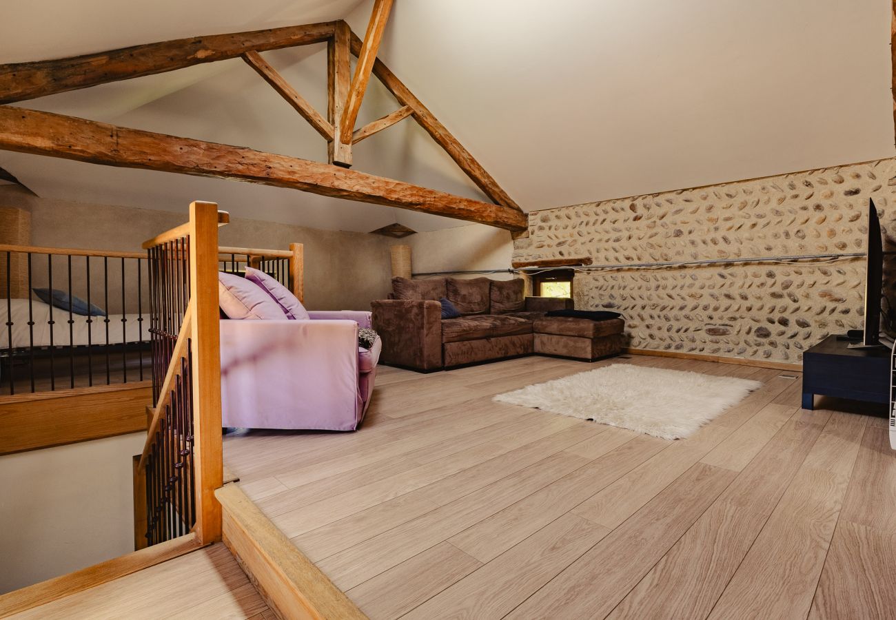 Maison à Chantemerle-les-Blés - Maison en galets avec piscine et jacuzzi