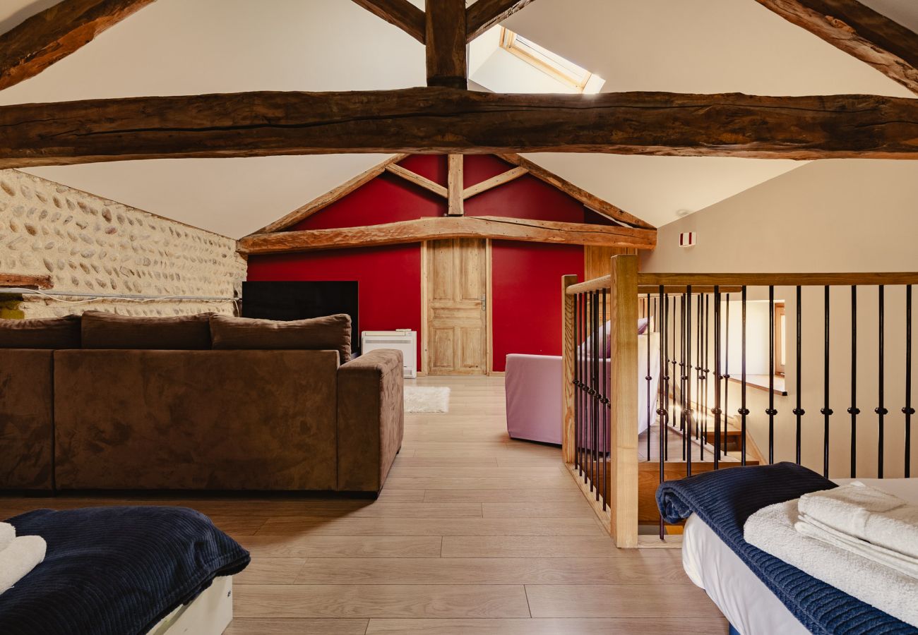 Maison à Chantemerle-les-Blés - Maison en galets avec piscine et jacuzzi