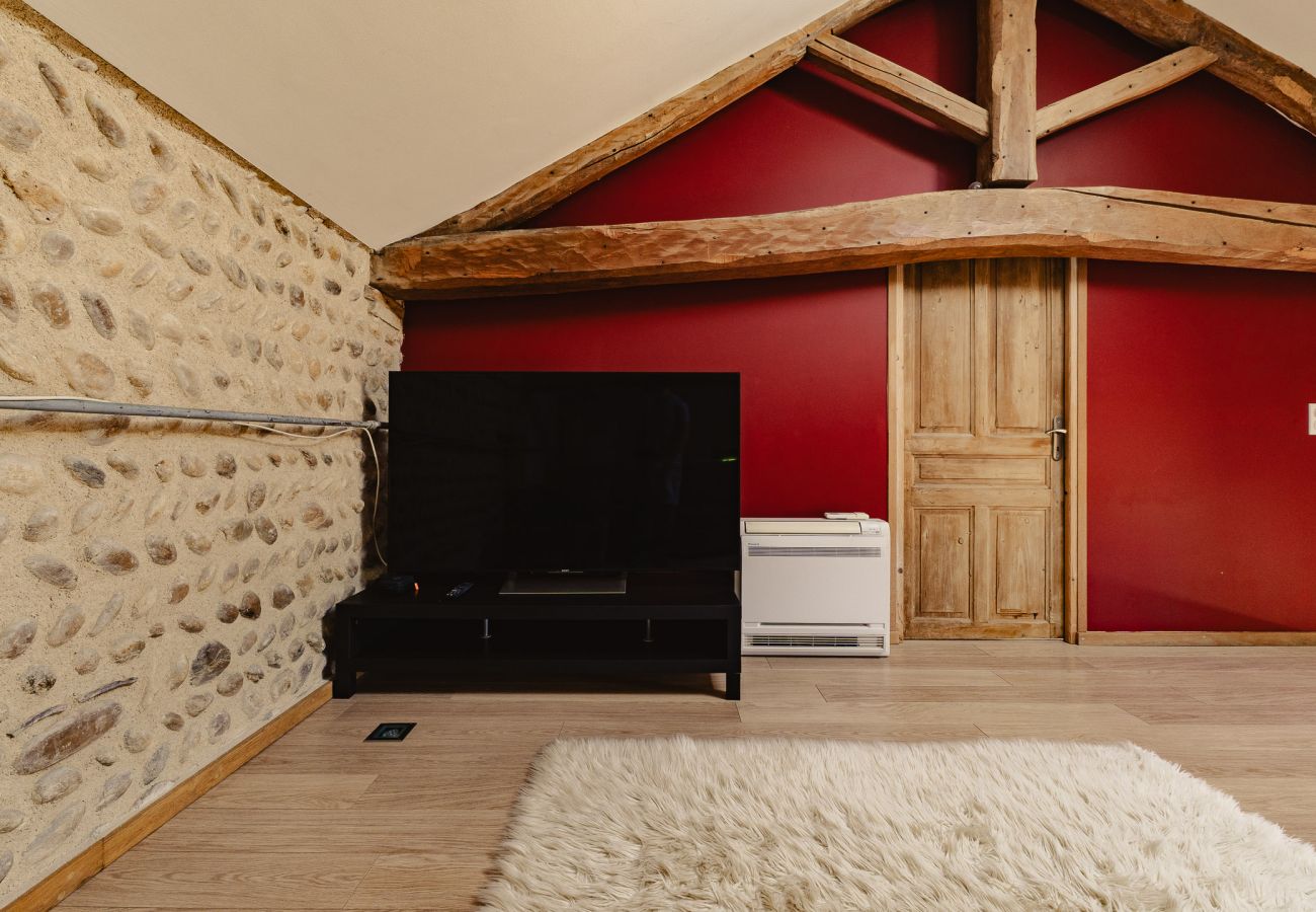 Maison à Chantemerle-les-Blés - Maison en galets avec piscine et jacuzzi