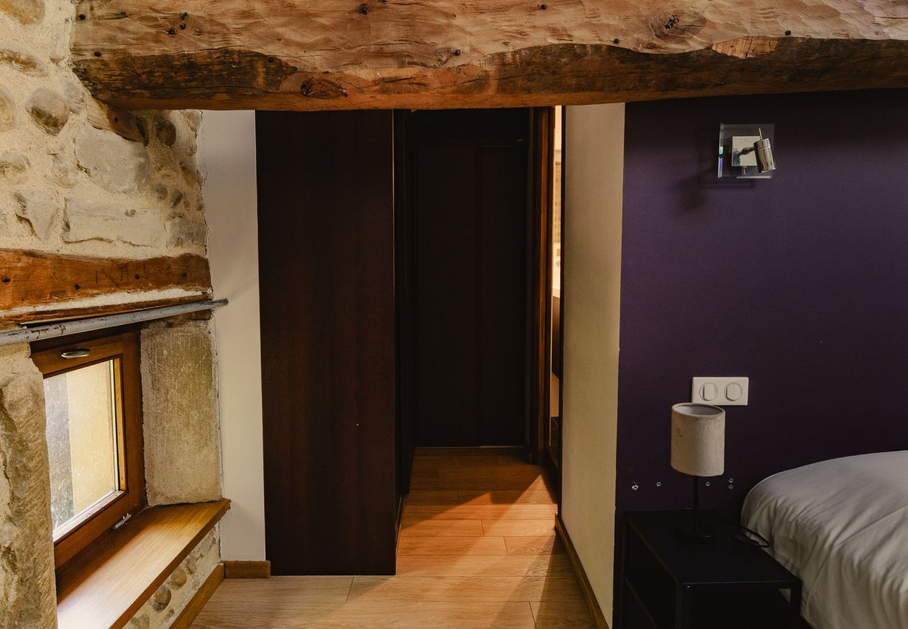 Maison à Chantemerle-les-Blés - Maison en galets avec piscine et jacuzzi