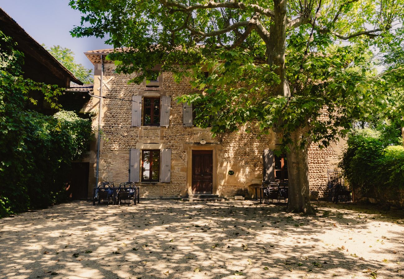 Maison à Chantemerle-les-Blés - Maison en galets avec piscine et jacuzzi